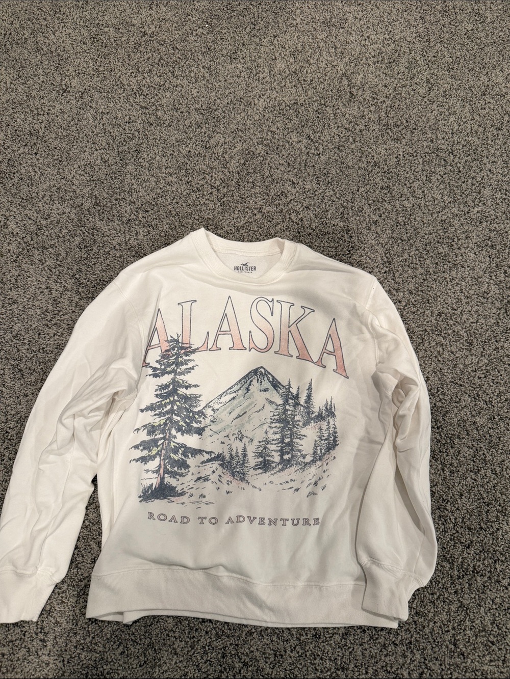 Hollister White Alaska Mountain Graphic Crewneck with Pink & Blue Print